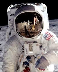 Image result for tbn:N3MLQ4XNwtJ6LM::nssdc.gsfc.nasa.gov/imgcat/hires/lo5_h105_3.gif