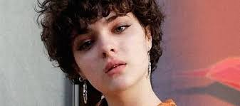 Anne Lukin lanza Volver a Mí, grabado con parte de Love of Lesbian