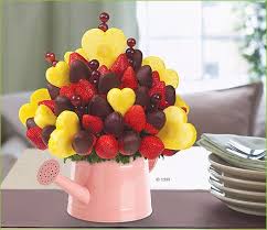 Pin By Jeanna Wolford On Yum Edible Fruit Arrangements Edible Arrangements Chocolate Covered Fruit