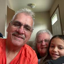 George Strait is one of many country stars who, surprisingly, aren't  members of the Grand Ole Opry. Find out why and see who else isn't (but  probably should be) a member at