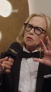 Dame Edna having fun with Whoopi and Sue Lawley. 💜 #dameedna #whoopi  @dameednaeverage @whoopi #fun