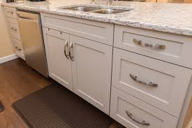 Shaker style kitchen cabinet paint color sherwin williams extra white crisp white kitchen cabinet paint color shaker style kitchen cabinet shaker style kitchen cabinet #shakerstyle #shakerstylekitchen. White Shaker Style Kitchen Cabinets With Shiplap Style Island Minimalistisch Kuche Charleston Von Woods Cabinets Llc Houzz