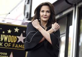 Where woman woman took place in an era before the existence of wonder woman comics and thus had to create its visual language accordingly, wonder woman 1984 is able to pull more imagery and characterizations from the source material. Lynda Carter Makes Mid Credits Cameo In Wonder Woman 1984 Geek Culture