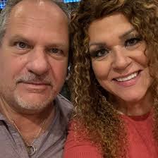 Meet the new owners of RT's Restaurant, Maria and George Christou. Previous  owner Ralph Davis has passed the torch to a new generation and they promise  "not to change a thing" about