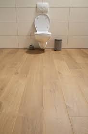 praxis quick step laminaat aquanto eik natuur laminaat laminaatvloer houten vloer badkamer
