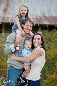 Family Of 4 Picture Poses Elegant Family Of 4 Picture Poses Mom And Dad S Arms Crossed Around Ea Cute Family Pictures Family Photo Pose Family Picture Poses