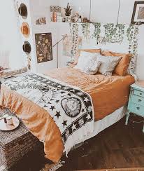 25 Cozy Bohemian Bedroom Ideas For Your First Apartment The Metamorphosis Boho Dorm Room Bedroom Design Aesthetic Bedroom