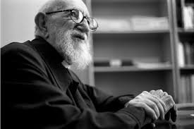 Le 22 janvier 2007, l'abbé pierre nous quittait à l'âge de 94 ans. Abbe Pierre De L Appel A La Bonte A La Multinationale Emmaus