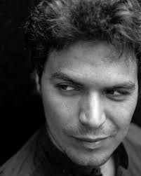 Il personaggio che stiamo doppiando si è appena preso un pugno in faccia e  gli sanguina il naso, così ferma il sangue con della carta igienica. Bè,  nessun problema 😂❤️ @dennis.spano Il