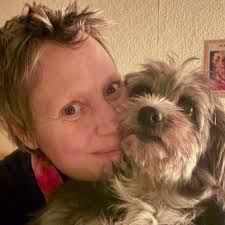 Angela Seitz is recognized with a DAISY for calming the fears of a young  girl who suffered a severe leg injury.