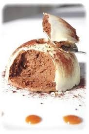 Dome De Mousse Au Chocolat Au Coeur Coulant De Caramel Sur Son Croustillant Pralinoise Confessions D Une Gourmande Recette Croustillant Pralinoise Gateaux Et Desserts
