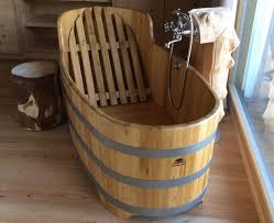 Sifone laterale esterno per scaricare comodamente l'acqua. Tinozze Da Bagno Hot Tub Spa Tinozze In Legno Con Stufa Vasche Da Bagno In Legno Kneipp