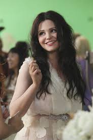 Once Upon A Time Behind The Scenes Snow White In Episode 306 Once Upon A Time Snow And Charming Ginnifer Goodwin