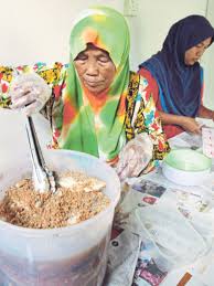 Salah jenis pakan bisa berakibat fatal karena biaya produksi. Kelainan Ikan Pekasam Fadilah