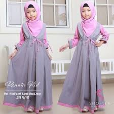 Berikut ini saya akan mengulas baju muslim anak perempuan balita dan remaja bahan kaos dengan harga murah dan berkualitas bagus.baju muslim anak dengan model gamis berikut ini tersedia banyak pilihan model, motif dan warna yang selalu diperbarui tiap minggunya.dibawah ini saya berikan beberapa gambar contoh dari baju muslim anak bahan. Trend Model 33 Baju Muslim Anak2 2021