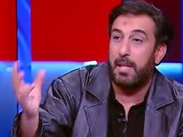 يطل الفنان ماجد الكدواني على جمهوره بشكل كوميدي ويعيد للأذهان شخصيات سبق وقدمها في أفلام مثل حرامية في تايلاند وما إلى ذلك، ويشكل دويتو جديد مع تامر حسني في مواقف كوميدية كثيرة ستجمعهما. Ø¨Ø§Ù„ØµÙˆØ± Ù‡Ù„ ØªØ°ÙƒØ±ÙˆÙ† Ø­Ø³Ø§Ù… Ø­Ø³Ù†ÙŠ ØµØ§Ø­Ø¨ ÙƒÙ„ Ø§Ù„Ø¨Ù†Ø§Øª Ø¨ØªØ­Ø¨Ùƒ Ù„Ù† ØªØµØ¯Ù‚ÙˆØ§ ÙƒÙŠÙ Ø£ØµØ¨Ø­ Ø¨Ø¹Ø¯ ØºÙŠØ§Ø¨ Ø§Ù„Ù…Ø¯ÙŠÙ†Ø© Ù†ÙŠÙˆØ²