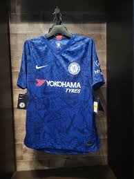 ¿qué piensas de la nueva camiseta del #chelsea fc? Se Filtra La Fotografia Con La Que Se Presentara La Camiseta Del Chelsea 2019 20 Con Hazard Como Protagonista La Jugada Financiera