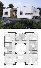 Elk Bungalow 141 Mit Innenhof Und Flachdach Elk Fertighaus Hausbaudirekt Bungalow Elk Maison Prefabriquee Plan Maison Moderne Architecture Maison Moderne