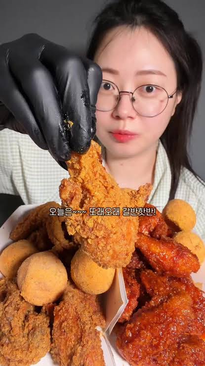 갈반핫반(갈릭반+핫양념반) 또래오래 시그니처 치킨 먹방