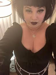 What to wear to a Deftones concert?