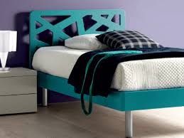 Semplici lettini semplici con testiera, attrezzati con piedini o ruote con estraibile lettini letto singolo tobia con rete a doghe, disponibile fisso e anche su. Letto Singolo Sound Cameretteweb