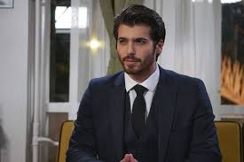 Astro de novelas turcas, Can Yaman é preso em operação antidrogas em Istambul