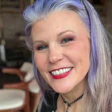 Who can do mermaid makeup for photoshoot