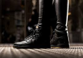 Outfit Air Jordan 1 Retro High Og Black And White Air Jordan 1 Retro High Og Black Gum Release Reminder Sneakernews Com Black Gums Jordan Outfits Air Jordans