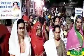 प्रदेश भर से आए किन्नरों ने निकाला कैंडल मार्च, निशा किन्नर के हत्यारों को  फांसी देने की मांग