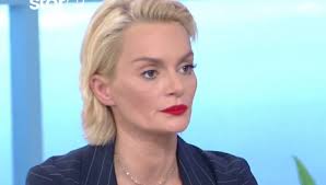 Η ελένη τη ρώτησε γιατί δεν εργάστηκε σαν μοντέλο, αφού είναι μία. Elena Xristopoyloy Star Gr