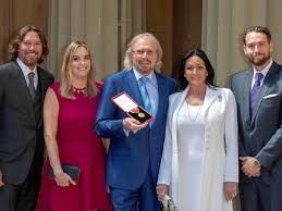 Maurice, Linda & Barry Gibb | Barry Gibb, Bee Gees, Linda Gray