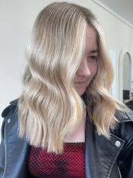 Hi I am looking to see if anyone is avaliable to do a spray tan next week .  X Thank you for all your help . I have one booked now x