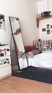 Room Roomdecor Roomideas Bedroom Aesthetic White Minimalistbedroom Minimalismus Skateboarding Stic Aesthetic Bedroom Bedroom Decor Room Decor Bedroom
