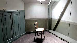 Van gogh skilfully captured the bluish shadows and reflected light on the polished wood of the chair. Datei Van Gogh Stuhl Png Wikipedia