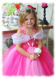 Des patrons pour le faux vitrail sont aussi disponible. A La Recherche De Robe Belle Au Bois Dormant Patron Laurine A Mis En Ligne Le 10 2017 Des Ressources Sur Le Th Dress Up Costumes Tutu Dress Cute Kids Fashion