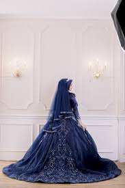 Lihat ide lainnya tentang pengantin, pernikahan biru, gaya pengantin. Gaun Kebaya Resepsi Syari Navy Photoshoot By Laksmi Kebaya Muslimah Islamic Bride Bridestory Com