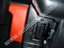 Obd2 Connector Location In Mercedes C Class 204 2007 2014 Outils Obd Facile