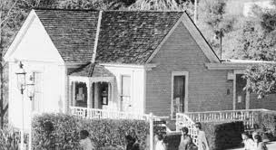 Find the perfect house decorated exterior christmas stock photo. A Guide To San Diego S Long Lived Victorian Houses San Diego Reader