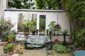 Des Miroirs Sur La Terrasse Marie Beltrami At Home In Paris The Selby Urban Landscape Design Urban Gardening Balcony City Garden