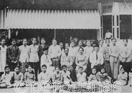 Bagi muslimah yang sedang mencari dress, kini sudah banyak model baju dress muslim yang menarik. Khastara