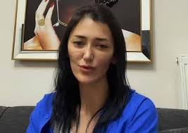 Astrolog Meral Güven: "Taciz edercesine Fenerbahçe'nin şampiyon olup olmama  ihtimalini soruyorsunuz. Kartlarım ısrarla Fenerbahçe'nin şampiyon  olacağını iddia ediyor. Trabzonspor şampiyon olacak dediğimde dalga  geçmiştiniz. Kartlarım inatla Fenerbahçe ...