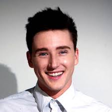 Chris Thwaites's Instagram, Twitter & Facebook