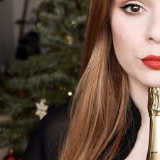 Je Vous Souhaite D Ores Et Deja Un Bon Reveillon De Nouvel An Quels Que Soient Vos Projets Je Vous Souhaite Une Belle Soi Hair Styles Long Hair Styles Beauty