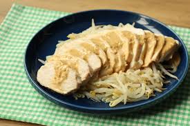 無敵の節約作り置きレシピ！しっとりやわらか蒸し鶏もやしの《うまゴマだれ》の作り方。 - つくりおき食堂