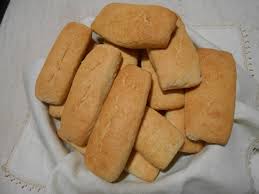 500 g di farina 4 uova 120 g di zucchero 100 g di strutto 1 bicchiere di latte tiepido buccia grattuggiata di un limone 10 g di ammoniaca. Il Mondo Di Rina Biscotti Con L Ammoniaca