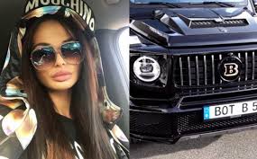 Zuzana plačková si užíva luxus. Zuzana Plackova Bought A New Mercedes G For 150 000 Hejter Also Showed That The Purchase Contract Had Been Signed Refresher Neuck Com