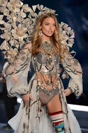 Hunt was discovered by a photographer in charlotte, north carolina, who then introduced her to img models. Angel Martha Hunt On Self Esteem Body Image More Fashionfiles