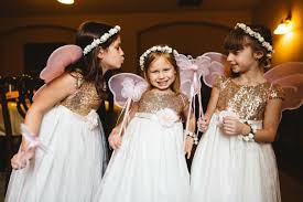 Actuellement, la demoiselle d'honneur joue un rôle moins symbolique. 1001 Idees Pour La Robe Petite Fille D Honneur Pour Choisir La Meilleur