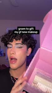 Fluffy Ghost Face Powder