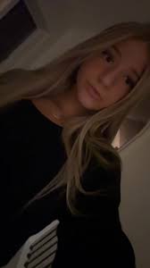 elli smith (@elli..smith)